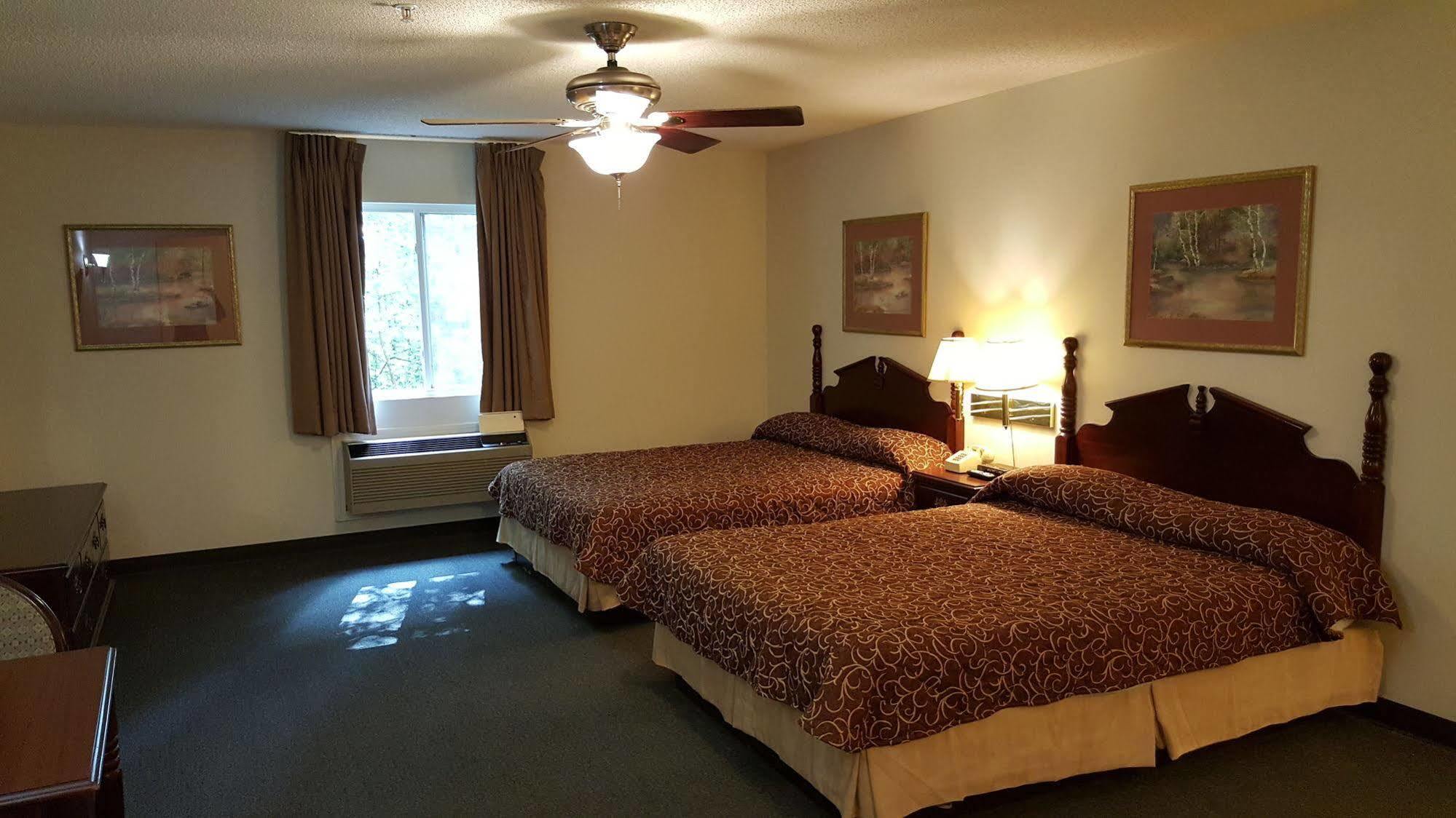 High Falls Inn & Suites Eksteriør billede