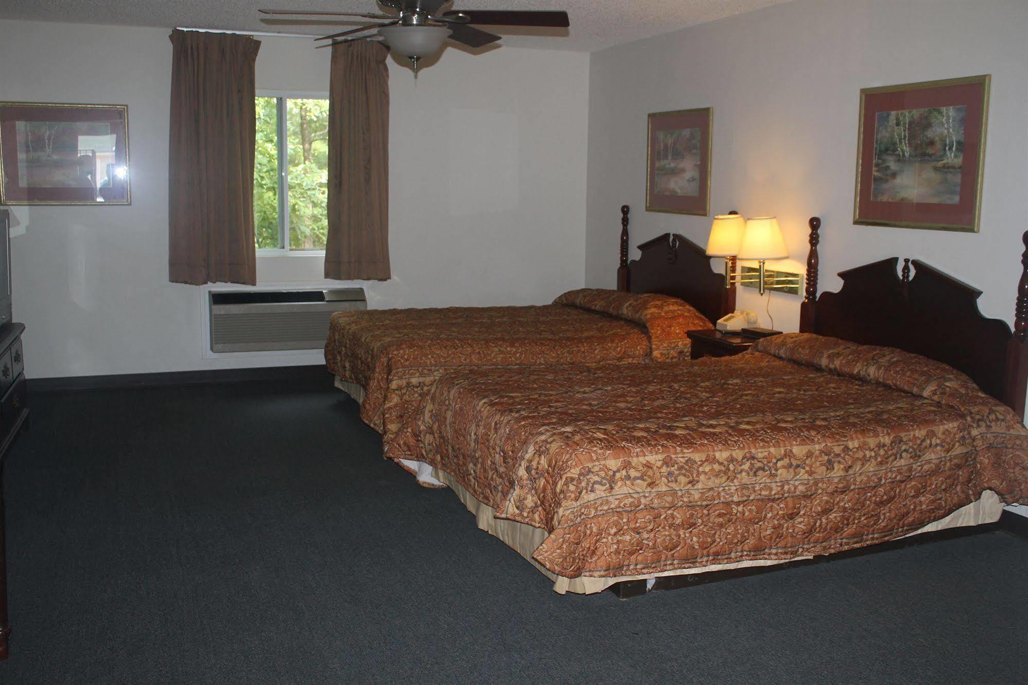 High Falls Inn & Suites Eksteriør billede